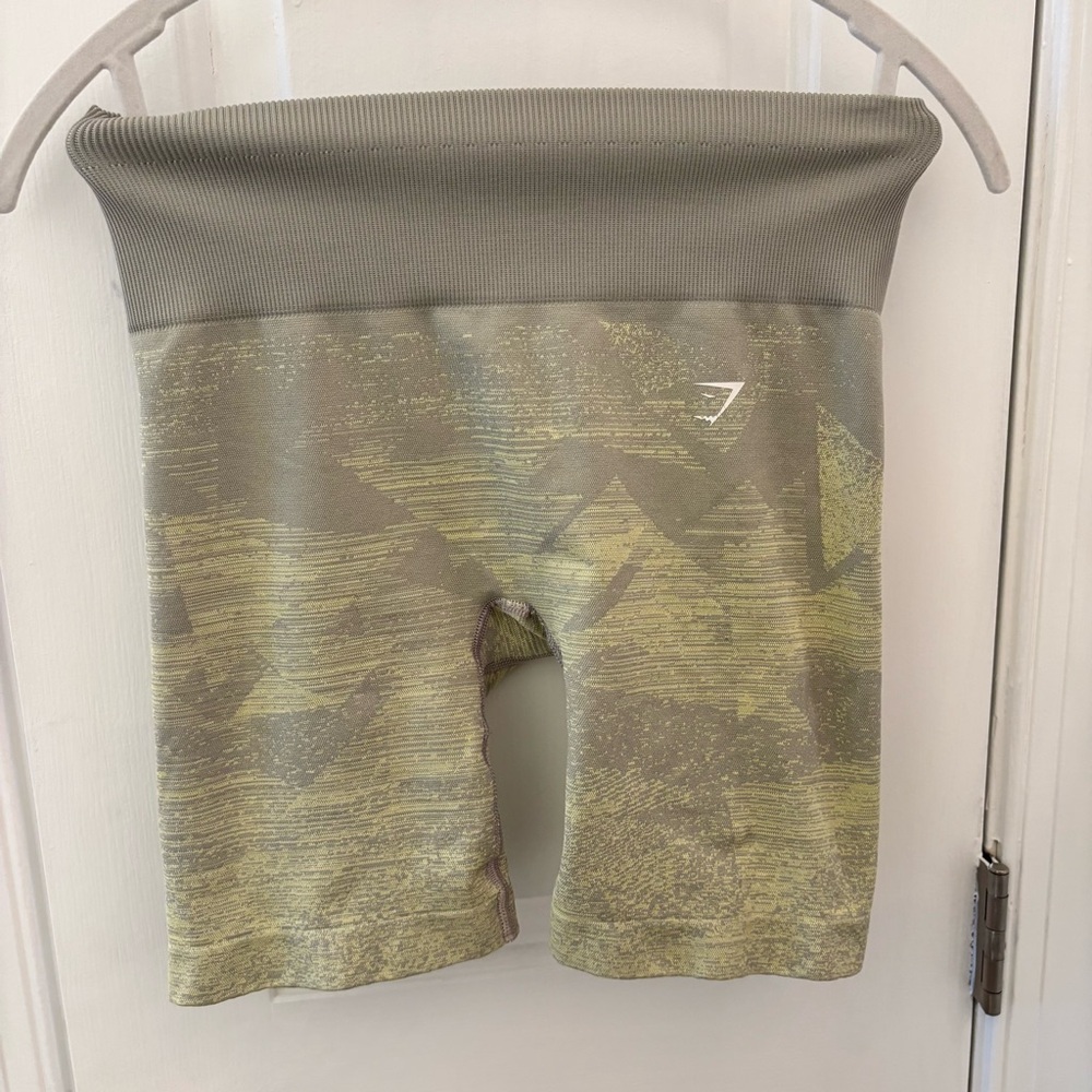 Gymshark Adapt Ombre Green Athletic Seemless Shorts size M